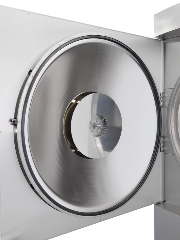 Sportello aperto di un'autoclave Systec con ultracooler integrato