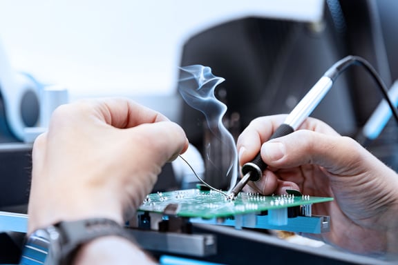 Lavorare in Systec: saldare circuiti stampati
